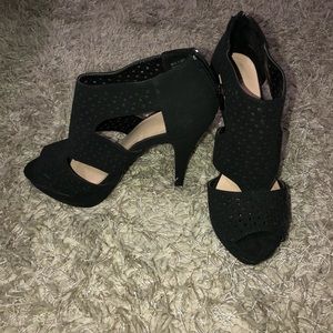 Black womens heels.